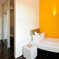 V8 hotel