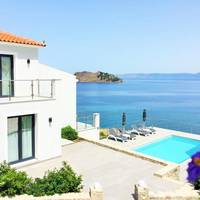 Eleia Seafront Villas