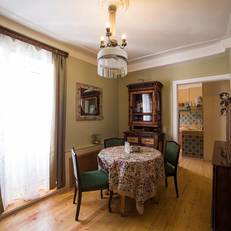 Central Vintage Apartment