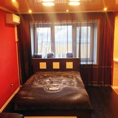 Apartment on Trekhsvyatskaya 28