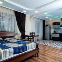 April Apartment on Lenina