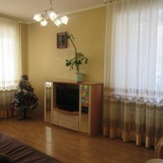 Apartment Kvartirniy Vopros on Suvorova 10