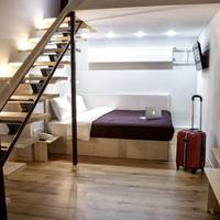 Stony Island Hotel at Blagodatnaya