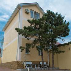 Uyut Hotel
