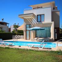 Family Villa Paradise Town