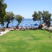 Parilti Beach & Apartments