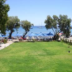 Parilti Beach & Apartments