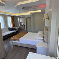 Arya Hotel