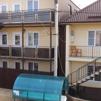 Guest house on Tenistaya 44