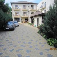 Guest House on Oktyabrskaya 2