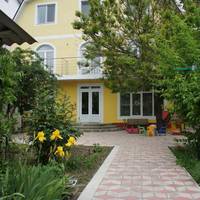 98 Kati Solovyanovoy Guest House