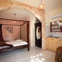 Yianna Cottage Studios