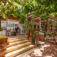 Nikos Hotel