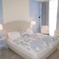 Seafront Studios and Apartments
