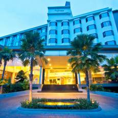 The Grand Riverside Hotel