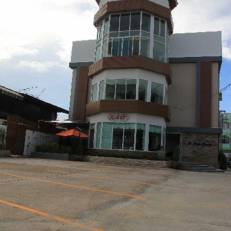 Le Lerts Living Hotel