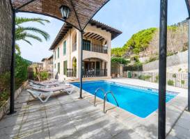 Villa Alcoves