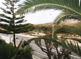 Three-Bedroom Holiday home Santa Pola with an Outdoor Swimming Pool 01