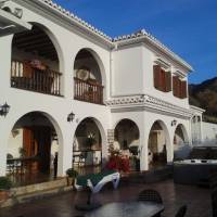 Casa Roble B&B