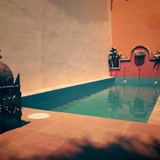 Frenteabastos Hostel & Suites