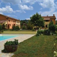 Four-Bedroom Apartment Umbertide with a Fireplace 02