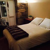 Bed & Center