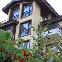 Villa Milagro Apartments
