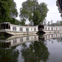 Butts Clermount Houseboat