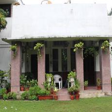 Amidst Monuments and Serenity