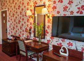 Larkfield Priory