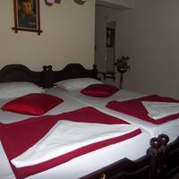 Tharayil Tourist Home