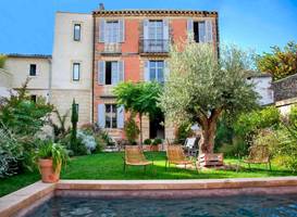 La Maison Rouge d'Uzes B&B