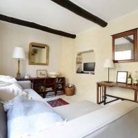 Uzes Townhouse with Loggia & Views