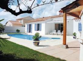 Holiday home Saint Jean de Monts 45 with Outdoor Swimmingpool