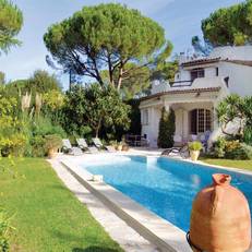 Holiday Home Domaine Les Peyroues