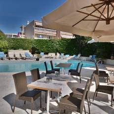 Hotel De La Mer