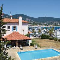 Holiday home Cavalaire Sur Mer 43 with Outdoor Swimmingpool
