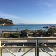 Front de mer les pieds dans l'eau