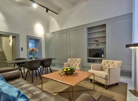 10 Strait Street