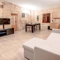120 Lapsi Apartments