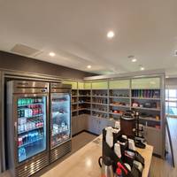 Holiday Inn Hotel & Suites