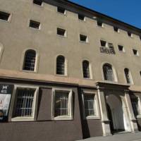 Loewengraben Jailhotel