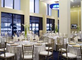 Sheraton Norfolk Waterside Hotel