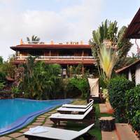 Papa Jolly's Boutique Hotel by the Morjim beach