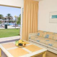 Las Palmeras Apartments