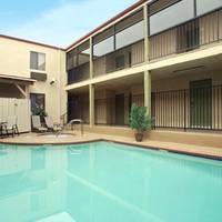 Howard Johnson Inn and Suites Reseda