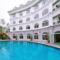 Boulevard Hotel & Restaurant