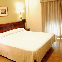 Reyes Catolicos Hotel