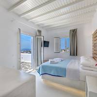 Makis Place Hotel