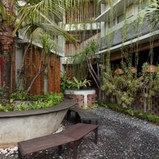 Grandmas Hotel Tuban